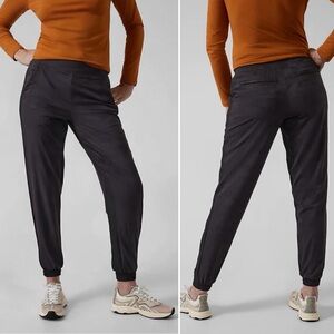 Athleta Womens Brooklyn Textured Jogger Size 10 Tall Zipper Pockets Black Camo